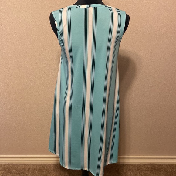 Sunday Morning Casual Dress with Pockets - Picture 4 of 9